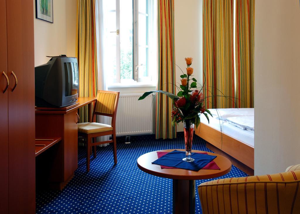 900 M Zur Oper 4* Viena